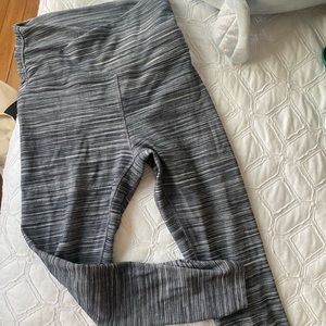 Black/White LULULEMON Align High Rise Crop Criss Cross Waist Size 4